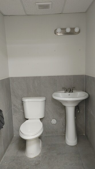 More Photos Of 1360 N State Road 7, Margate Freestanding For Lease