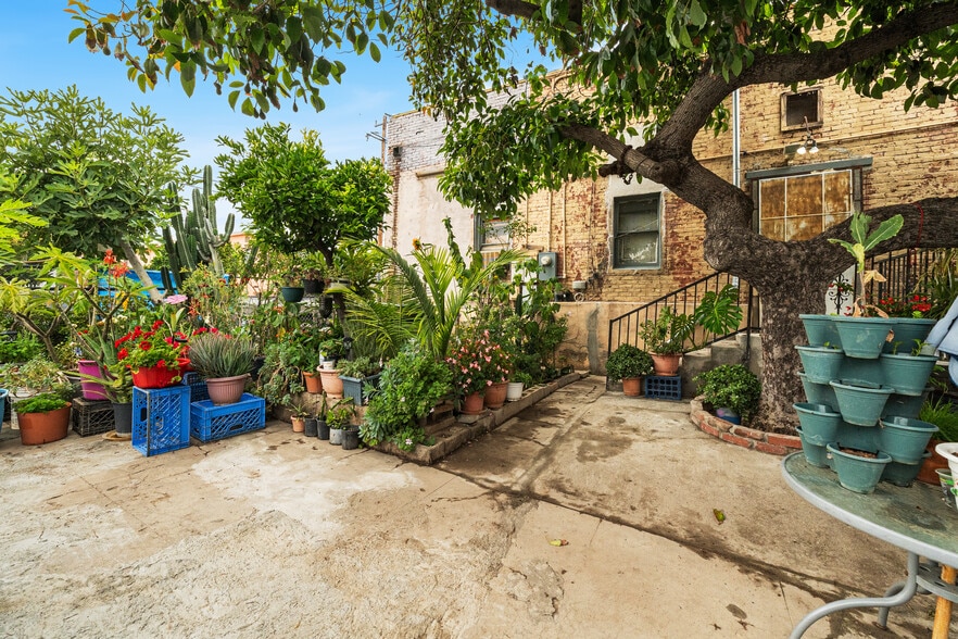 More Photos Of 600 S Ditman Ave, Los Angeles Multifamily For Sale