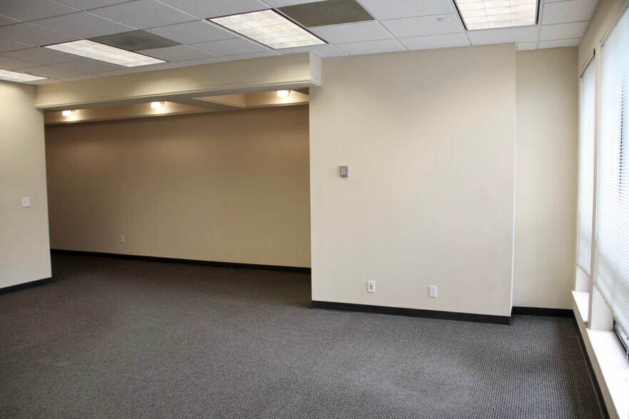 More Photos Of 7599 Redwood Blvd, Novato Unknown For Lease
