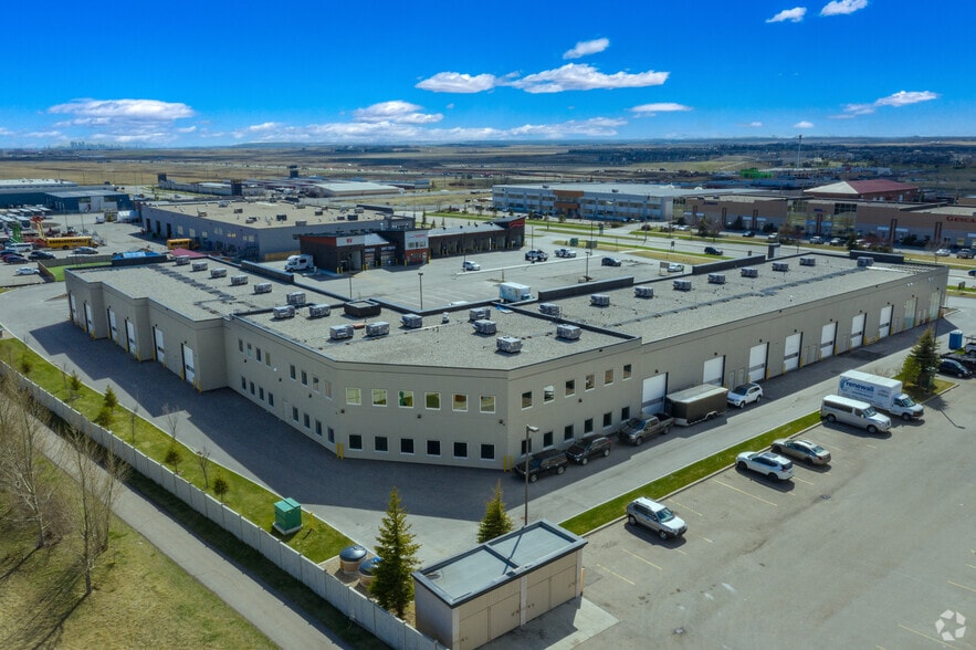 More Photos Of 2920 Kingsview Blvd SE, Airdrie Showroom For Sale