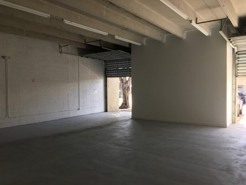 More Photos Of 9807-9808 NW 80th Ave, Hialeah Warehouse For Lease