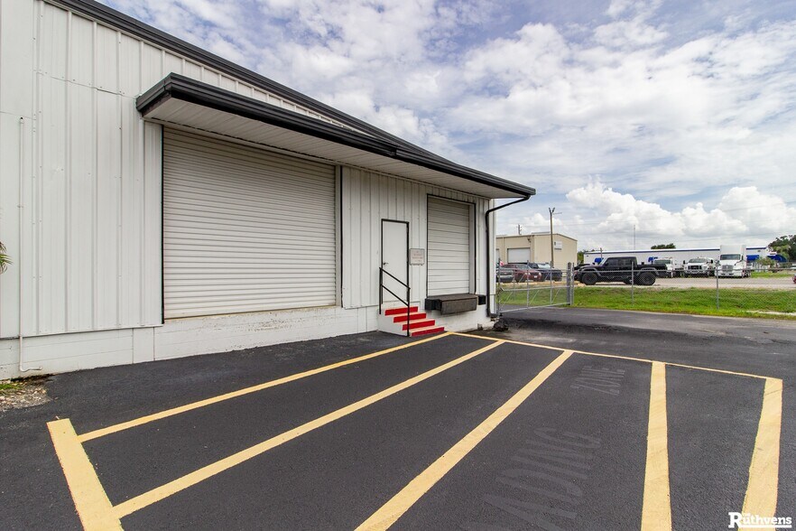 More Photos Of 3310 Reynolds Rd, Lakeland Warehouse For Sale