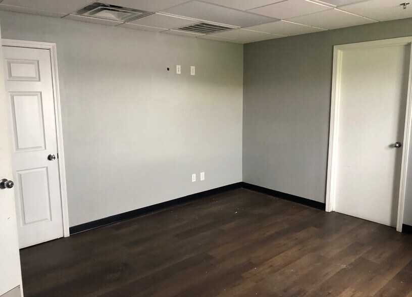More Photos Of 7915 SW 34th St, Oklahoma City Warehouse For Lease