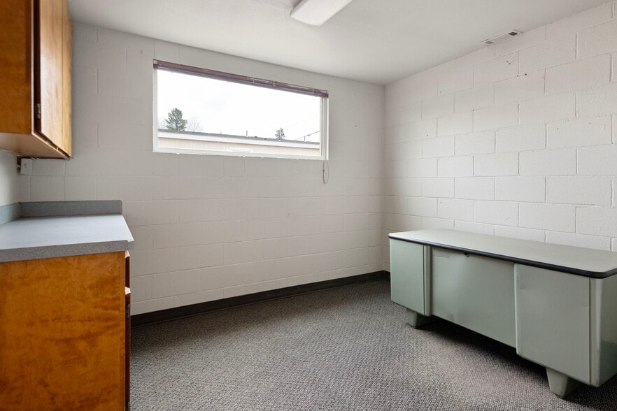 More Photos Of 16440 Finley Butte Rd, La Pine Office For Sale