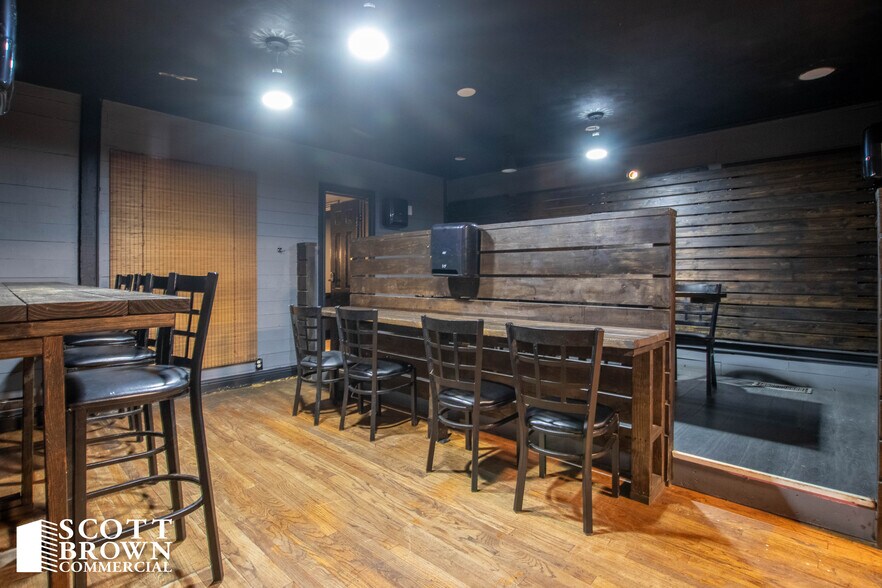 More Photos Of 424 Bryan St, Denton Restaurant For Sale