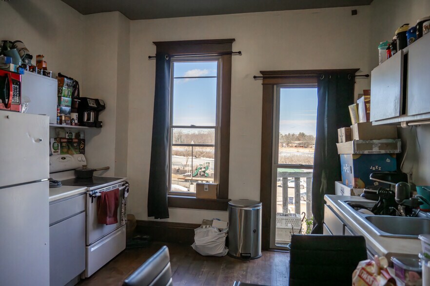 More Photos Of 207 E State St, Mauston Storefront Retail Residential For Sale