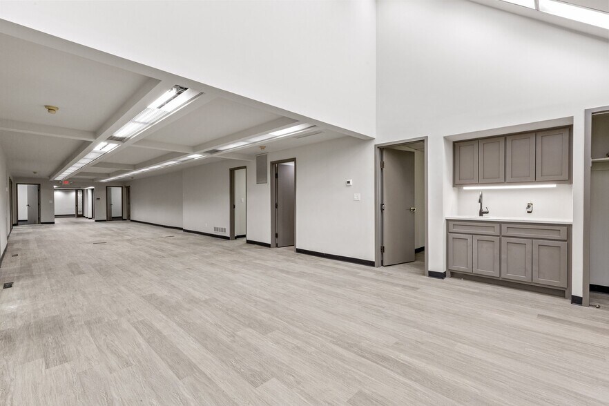 More Photos Of 1515 S Boulder Ave, Tulsa Office For Lease