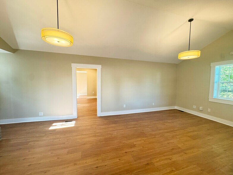 More Photos Of 1102 Kirkland Avenue, Nashville Office Residential For Lease