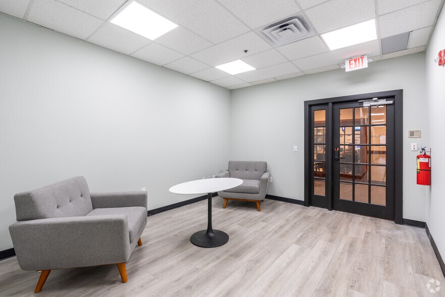 More Photos Of 649 N Lewis Rd, Limerick Medical For Lease