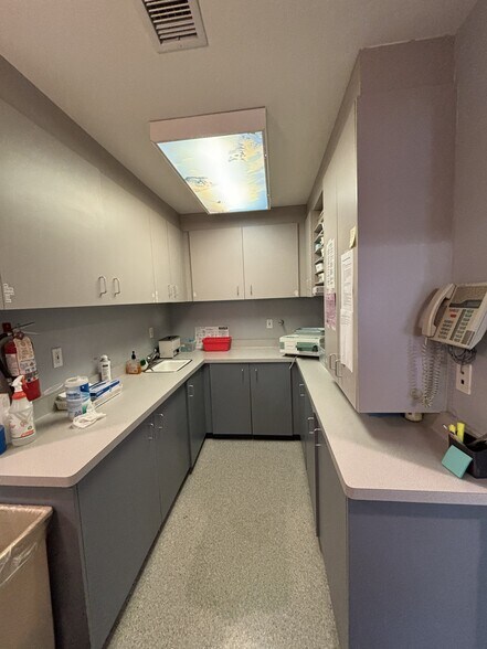 More Photos Of 1975 Royal Ave, Simi Valley Office For Sale