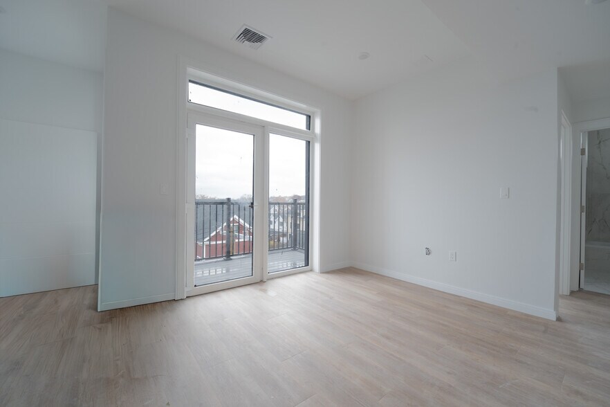 More Photos Of 13 Warwick St, Somerville Apartments For Sale