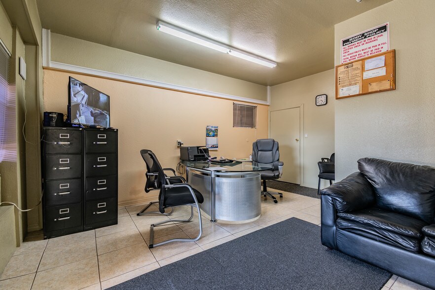 More Photos Of 4615 N 34th St, Tampa Warehouse For Sale