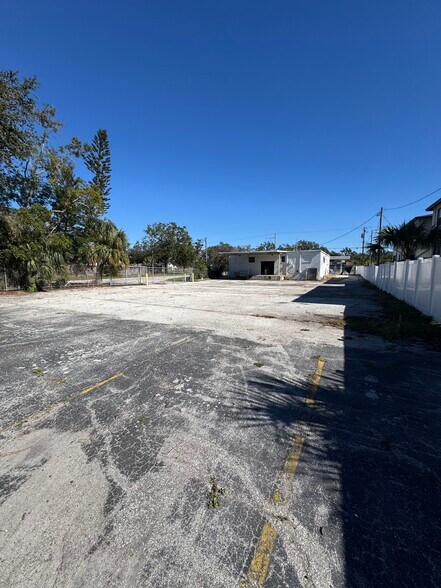 More Photos Of 6801 S West Shore Blvd, Tampa Freestanding For Lease