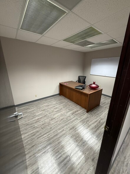 More Photos Of 604 N Main St, Wichita Office For Sale
