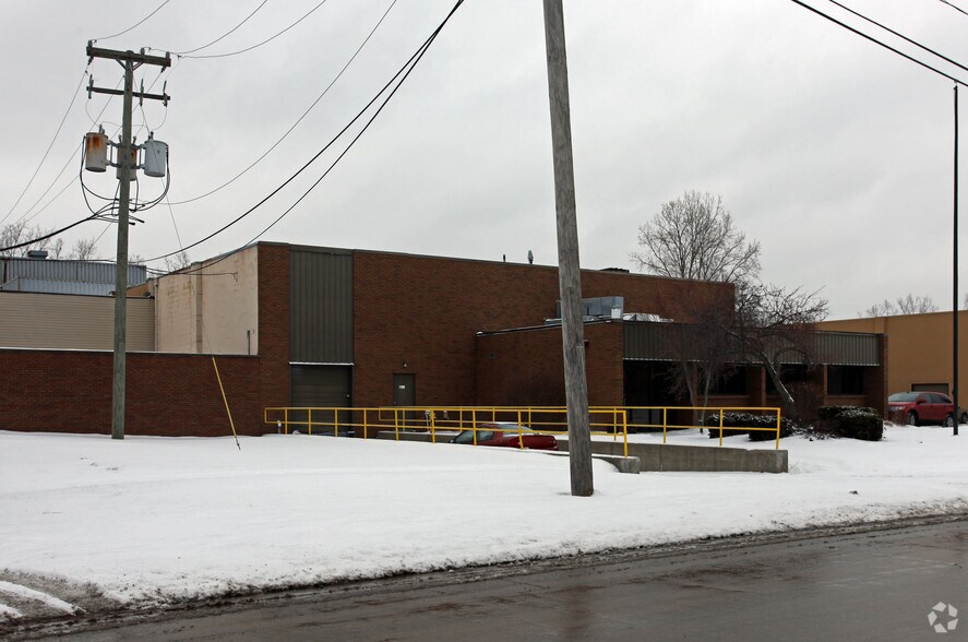 More Photos Of 35588 Veronica St, Livonia Warehouse For Sale
