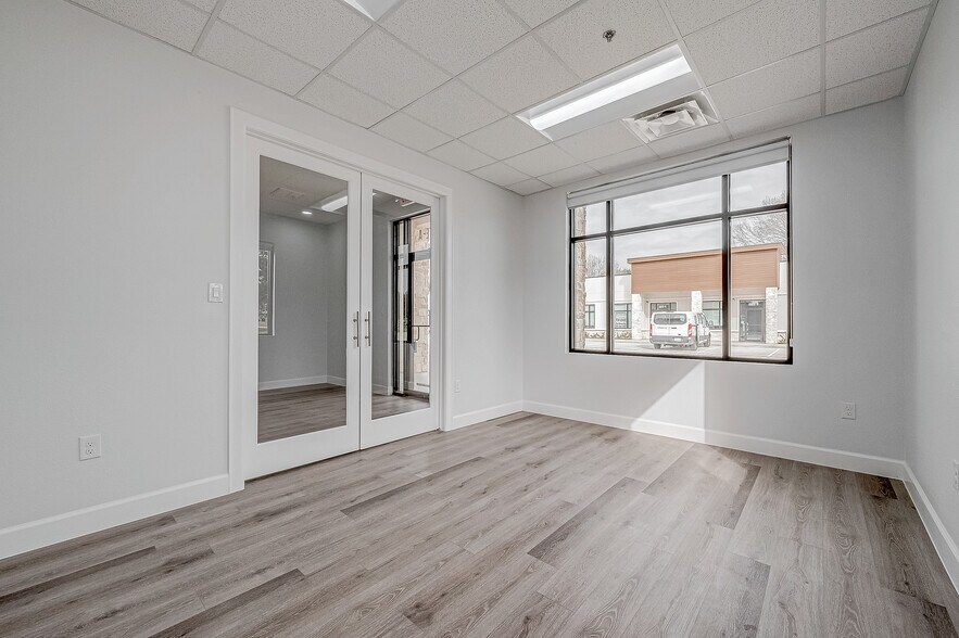 More Photos Of 18707 Mueschke Rd, Cypress Office For Sale