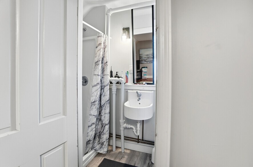 More Photos Of 2337 Victory Pky, Cincinnati Office Residential For Sale