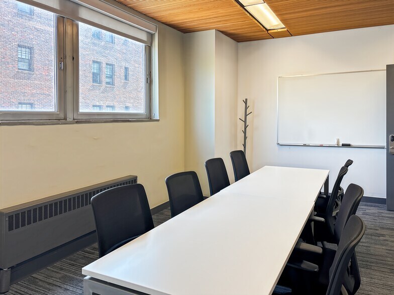More Photos Of 2323 Grand Ave, Des Moines Coworking Space