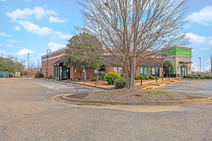 More Photos Of 2301 Cobbs Ford Rd, Prattville Restaurant For Sale