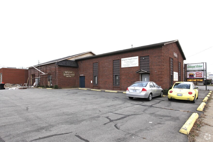 Primary Photo Of 4001 Preston Hwy, Louisville Freestanding For Lease