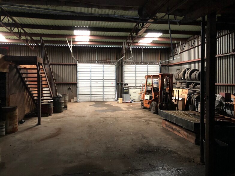 More Photos Of 1105 W Erwin St, Tyler Auto Repair For Sale