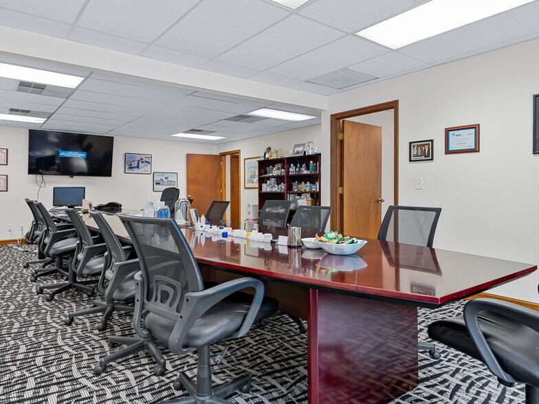 More Photos Of 81 Monticello Rd, Weaverville Showroom For Sale