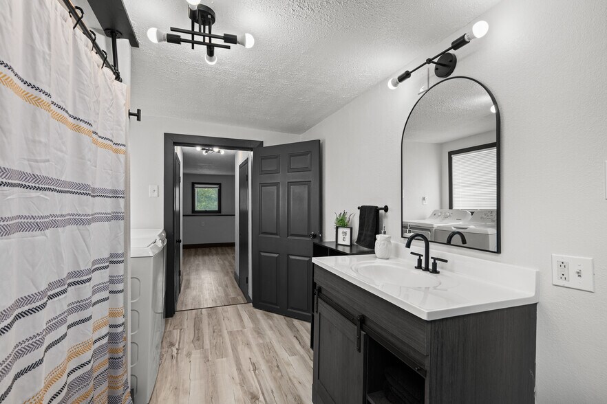 More Photos Of 2400 24th St, Rock Island Office Residential For Lease