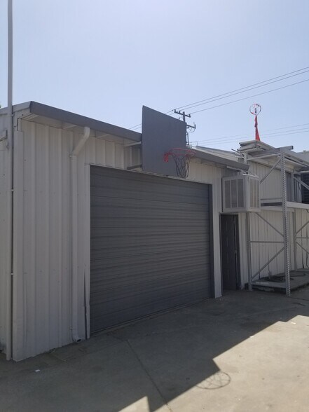 More Photos Of 2122 X St, Sacramento Flex For Sale