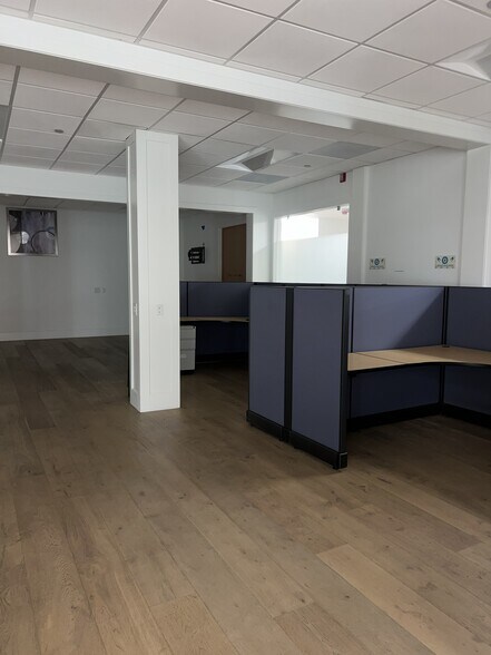 More Photos Of 3501 W Garry Ave, Santa Ana Warehouse For Lease
