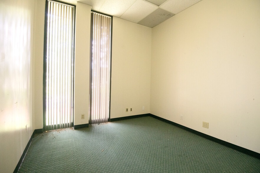 More Photos Of 1330 N Park St, Carrollton Medical For Lease