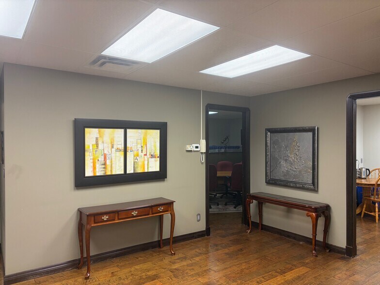 More Photos Of 9320 Jasper Ave NW, Edmonton Office For Sale