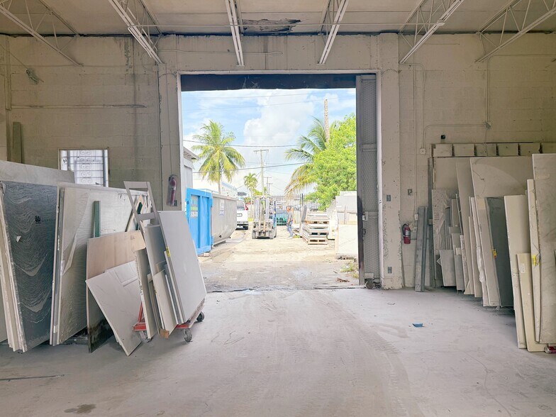More Photos Of 4725 NW 36th Ave, Miami Warehouse For Lease