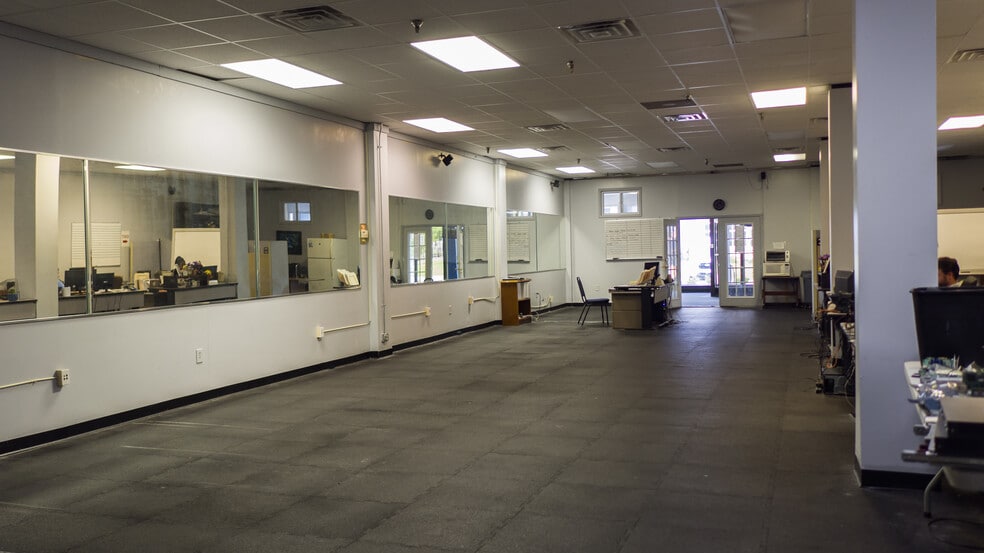 More Photos Of 421 Maiden Ln, Fayetteville Restaurant For Sale
