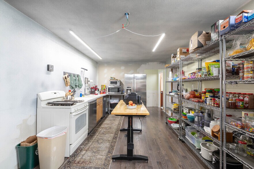 More Photos Of 1060 1st Ave NE, Gravette Industrial For Lease