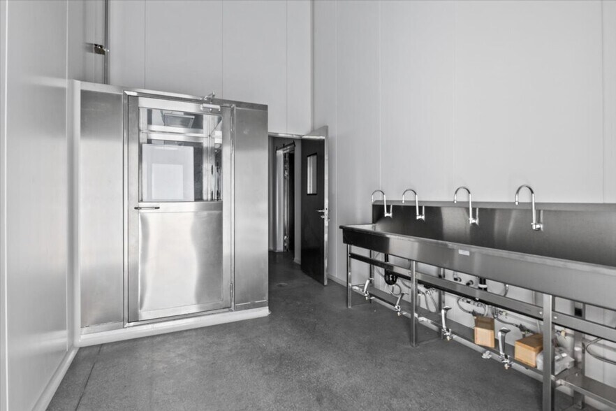 More Photos Of 3030 Lower Mill Dr, Hood River Industrial For Sale