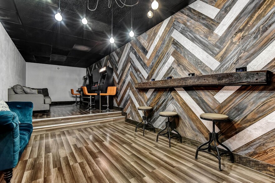 More Photos Of 4006 Texoma Pky, Denison General Retail For Sale