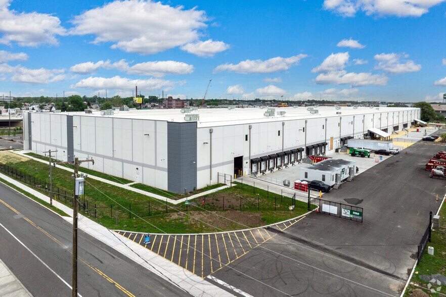 More Photos Of 7101 Milnor St, Philadelphia Distribution For Lease