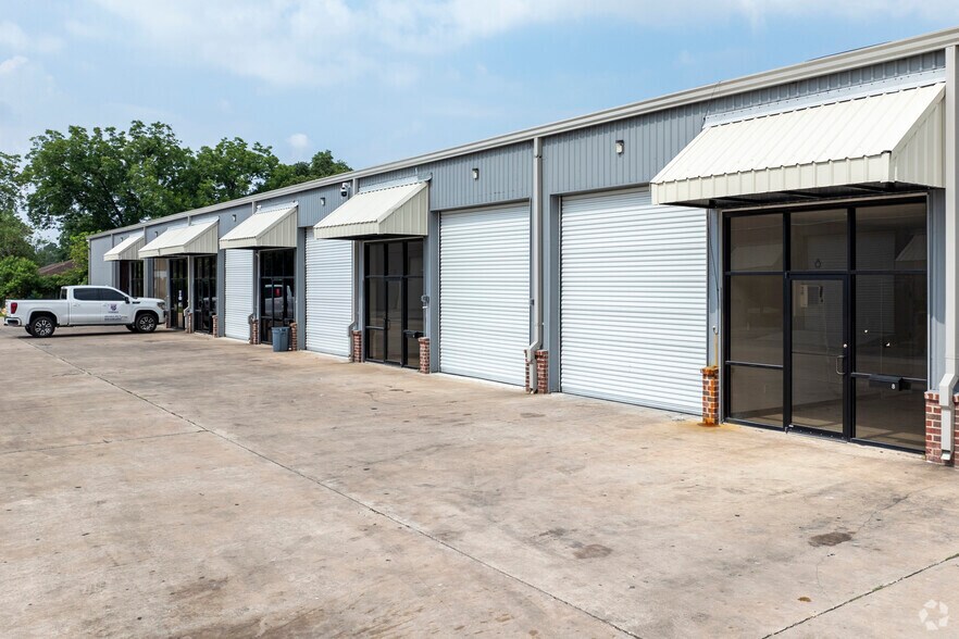 More Photos Of 130 Mitchell Rd, Houston Unknown For Lease