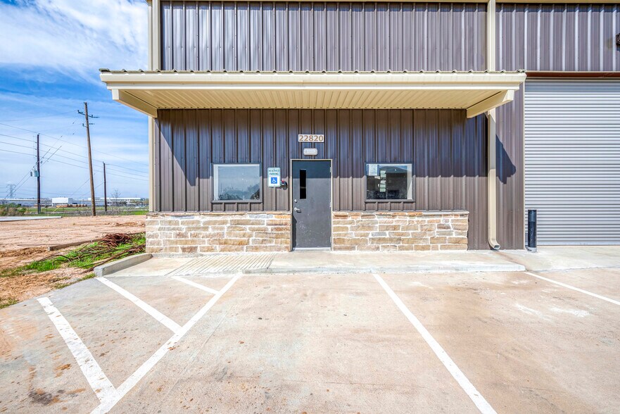 More Photos Of 22820 Hufsmith Kohrville Rd, Tomball Industrial For Sale