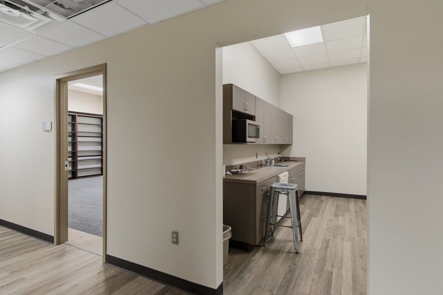More Photos Of 421 Main St, Franklin Storefront Retail Office For Lease