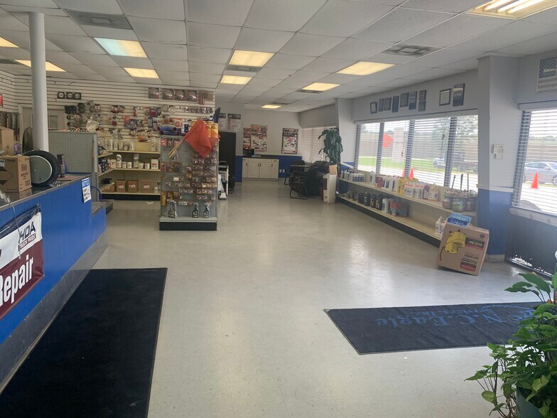 More Photos Of 18700 US Highway 59, New Caney Warehouse For Lease