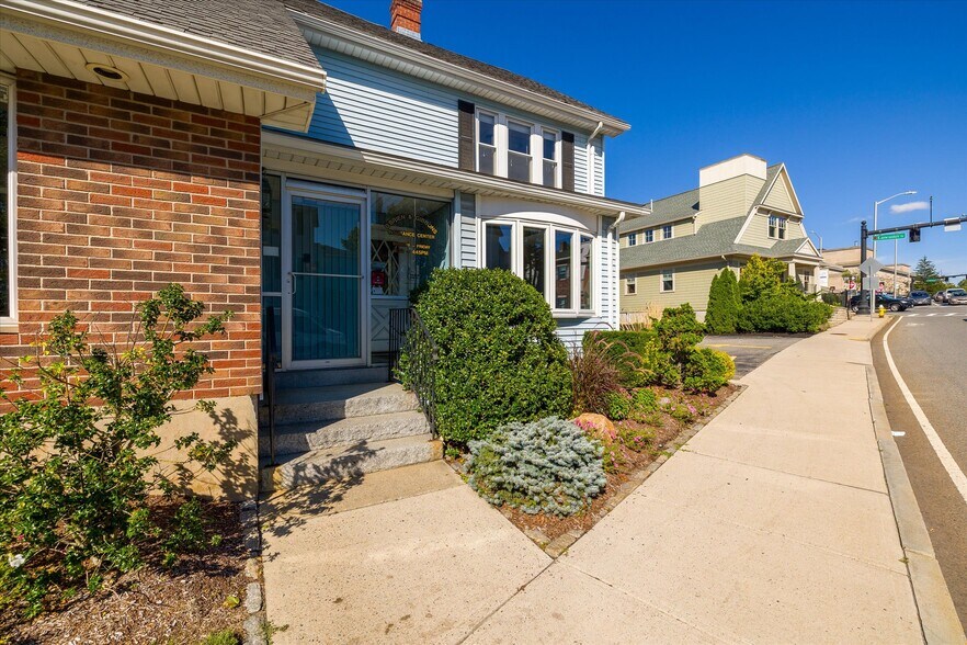 More Photos Of 52 Highland St, Worcester Office For Lease