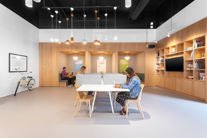 More Photos Of 5701-5741 Legacy Dr, Plano Coworking Space