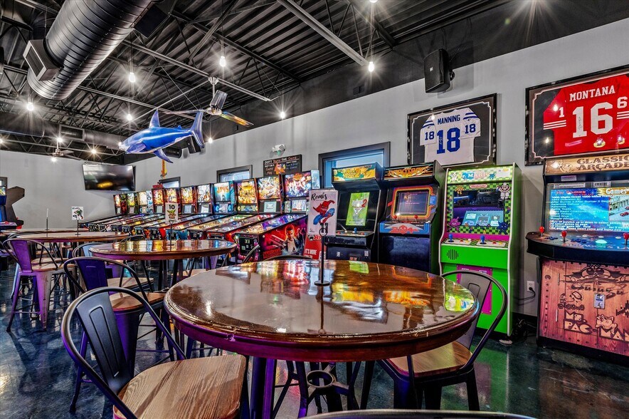 More Photos Of 622 SE Frank Phillips Blvd, Bartlesville Restaurant For Sale