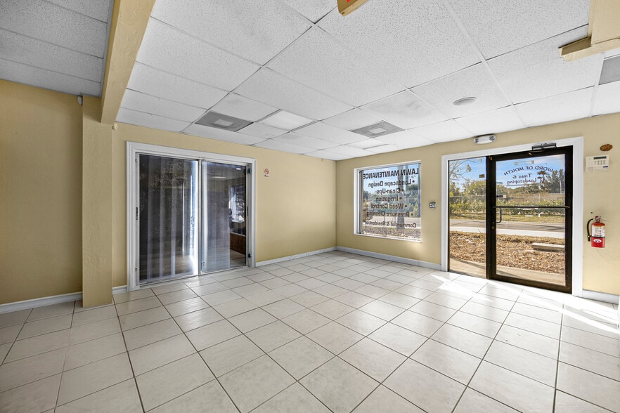 More Photos Of 3085 2nd Ave N, Palm Springs Freestanding For Sale