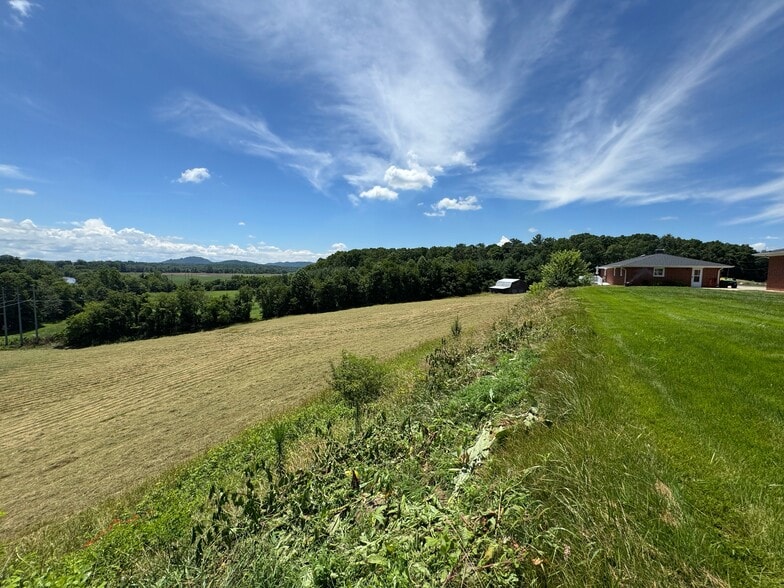 More Photos Of 598 Miles View Dr, Mills River Warehouse For Sale