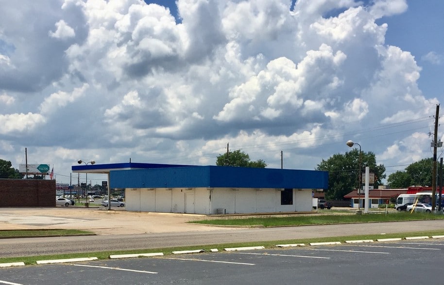 More Photos Of 1026 Mccann Rd, Longview Convenience Store For Lease