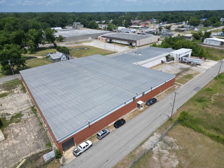 Primary Photo Of 610 E 1st St, Lumberton Warehouse For Lease