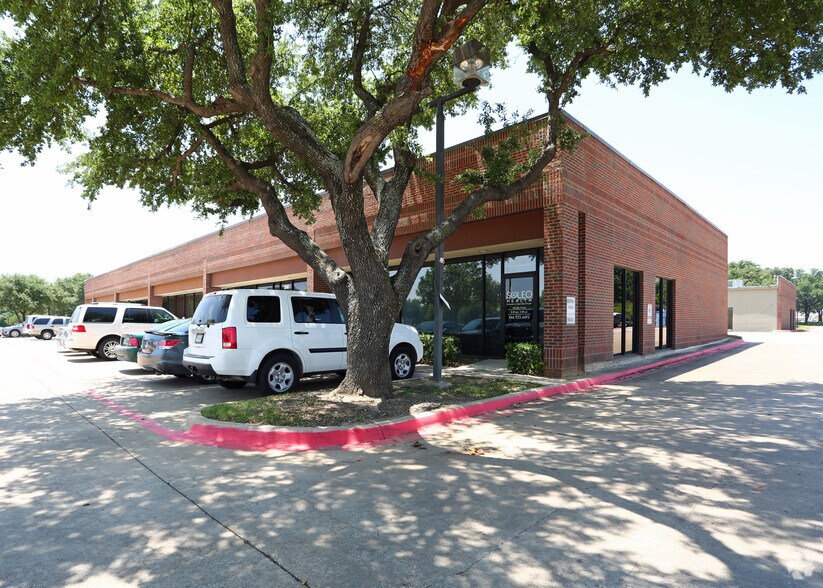 More Photos Of 4100-4108 Amon Carter Blvd, Fort Worth Showroom For Lease