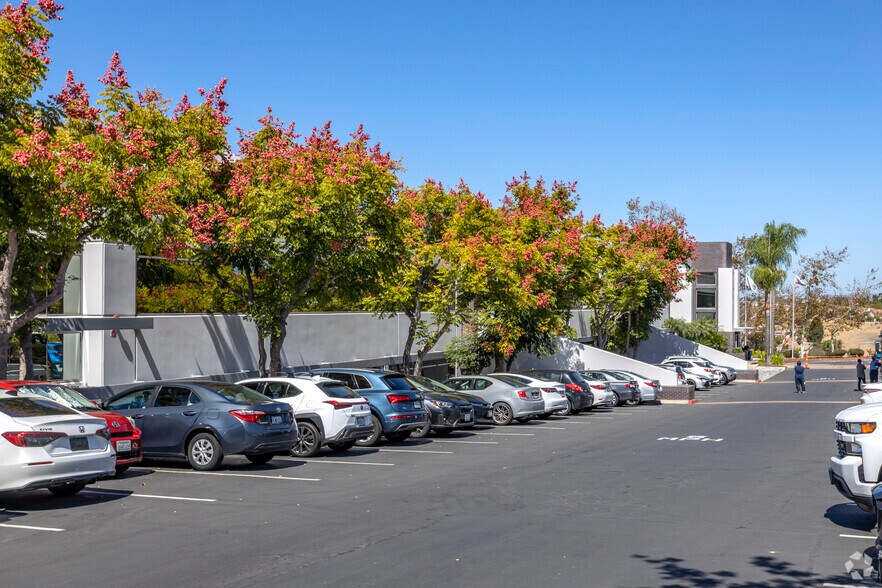 More Photos Of 10165 McKellar Ct, San Diego Research And Development For Lease